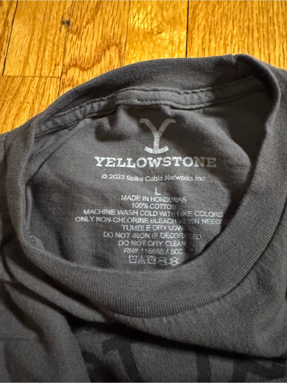 Yellowstone Dutton Ranch Graphic Tee Men’s Large - Picture 3 of 6